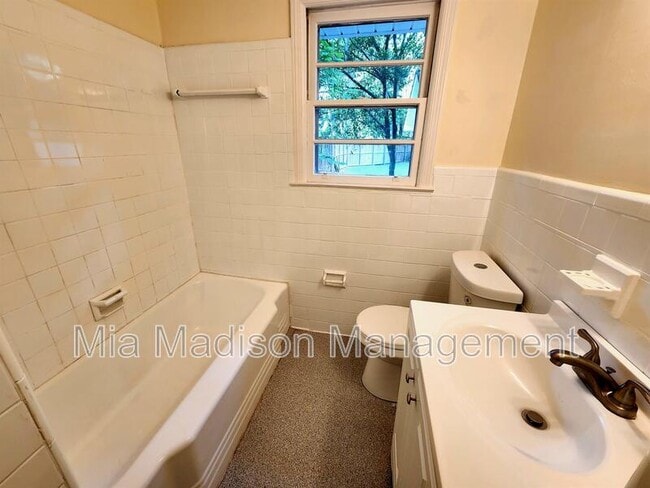 Building Photo - 2108 E 65th St