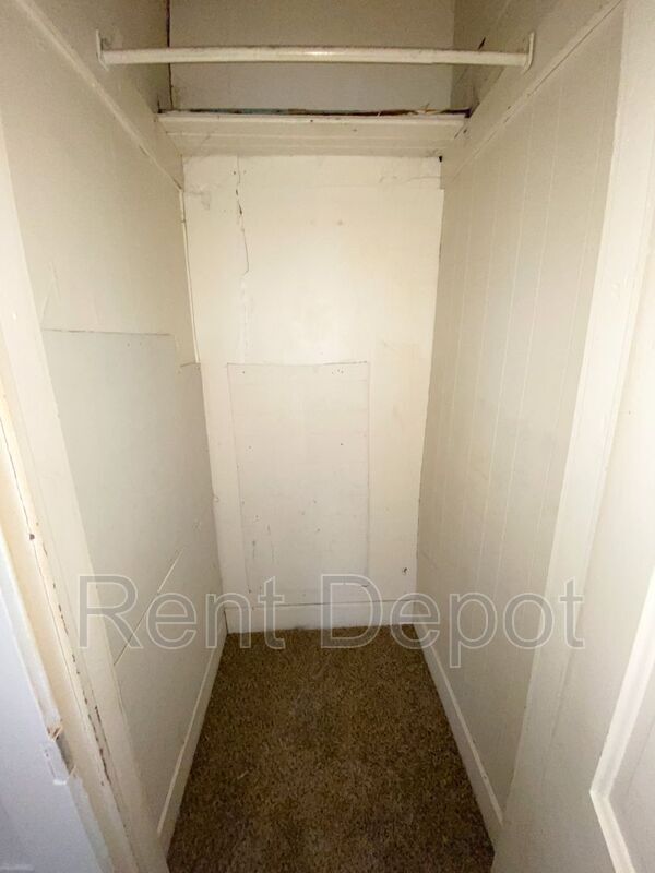 Building Photo - 433 S Evans Ave