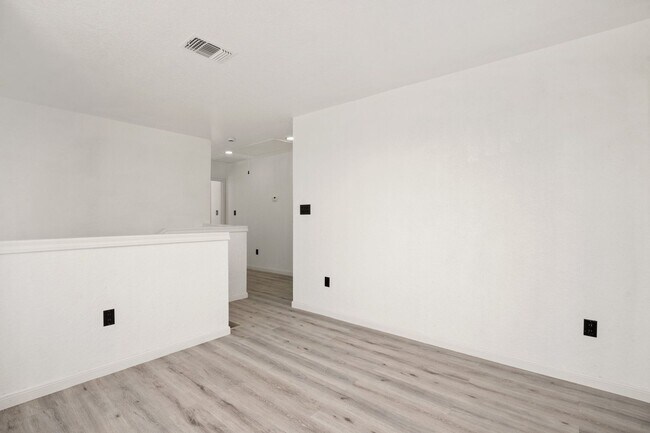 Building Photo - Spacious 3BR House in San Antonio Close to...