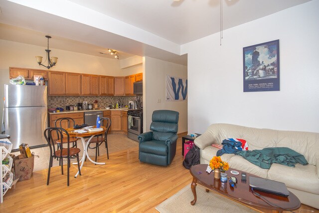 Building Photo - 2843 N Clark St