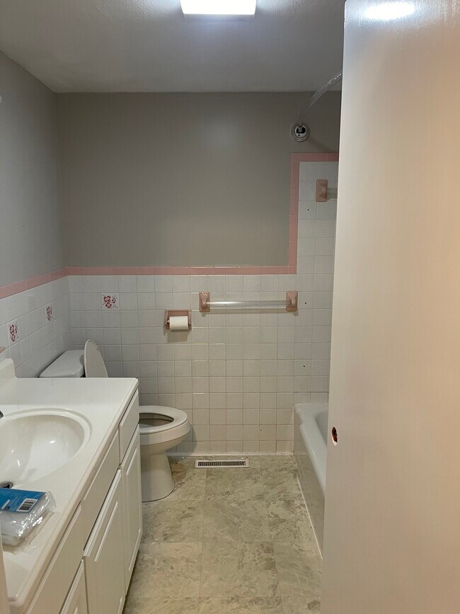 Building Photo - 407 Mount Allen Drive