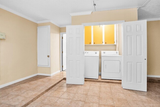 Building Photo - 23918 Spring Gum Dr