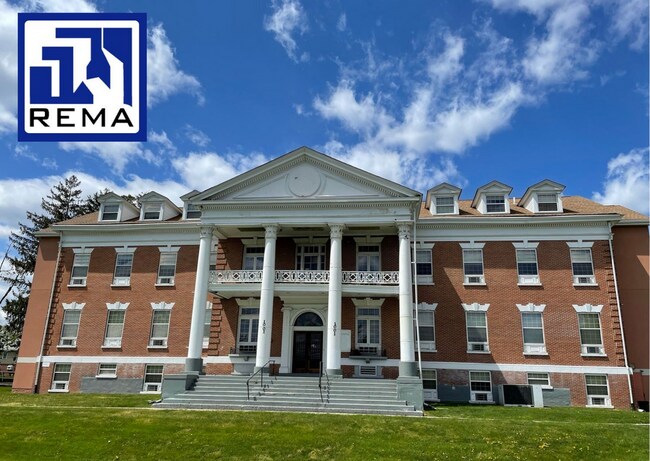 Building Photo - Cute 1 Bedroom Apartment in Senior Building