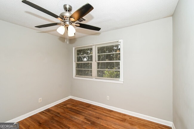 Building Photo - 3990 Rutgers Dr SW