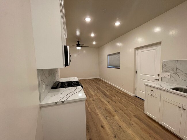Building Photo - Luxury 2 Bed / 2 Bath in Winters! 1.1 Mile...