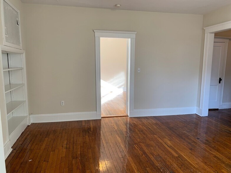 Building Photo - 72 Longwood Ave