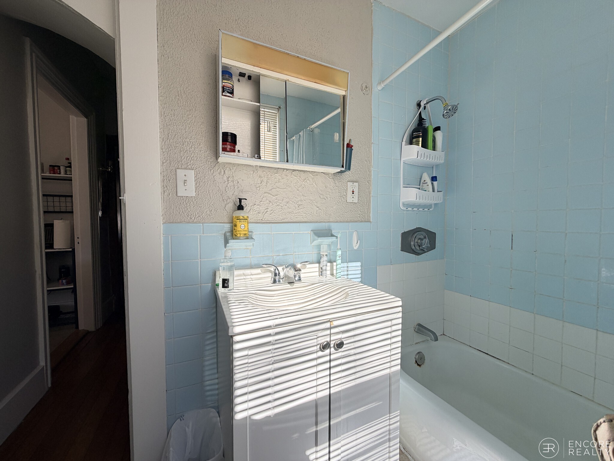 Building Photo - 8 A Forest St