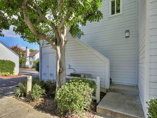 Building Photo - 19 Briarglen