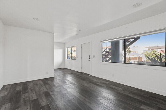 Building Photo - 215 N Fickett St