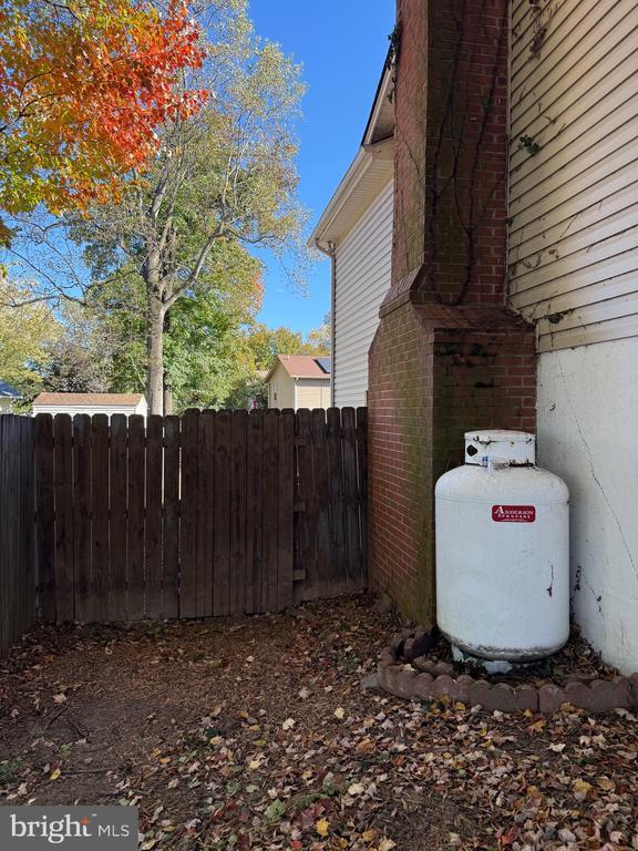 Building Photo - 8 English Oak Cir