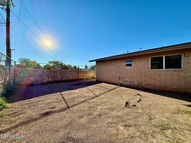 Building Photo - 10833 Cardigan Dr