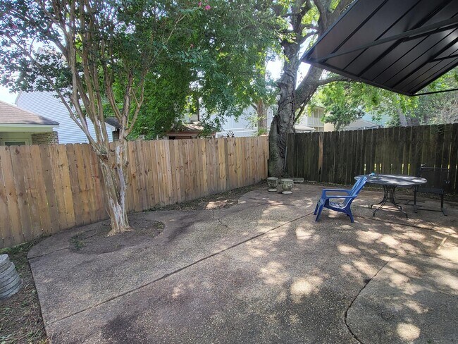 Building Photo - 1831 SG