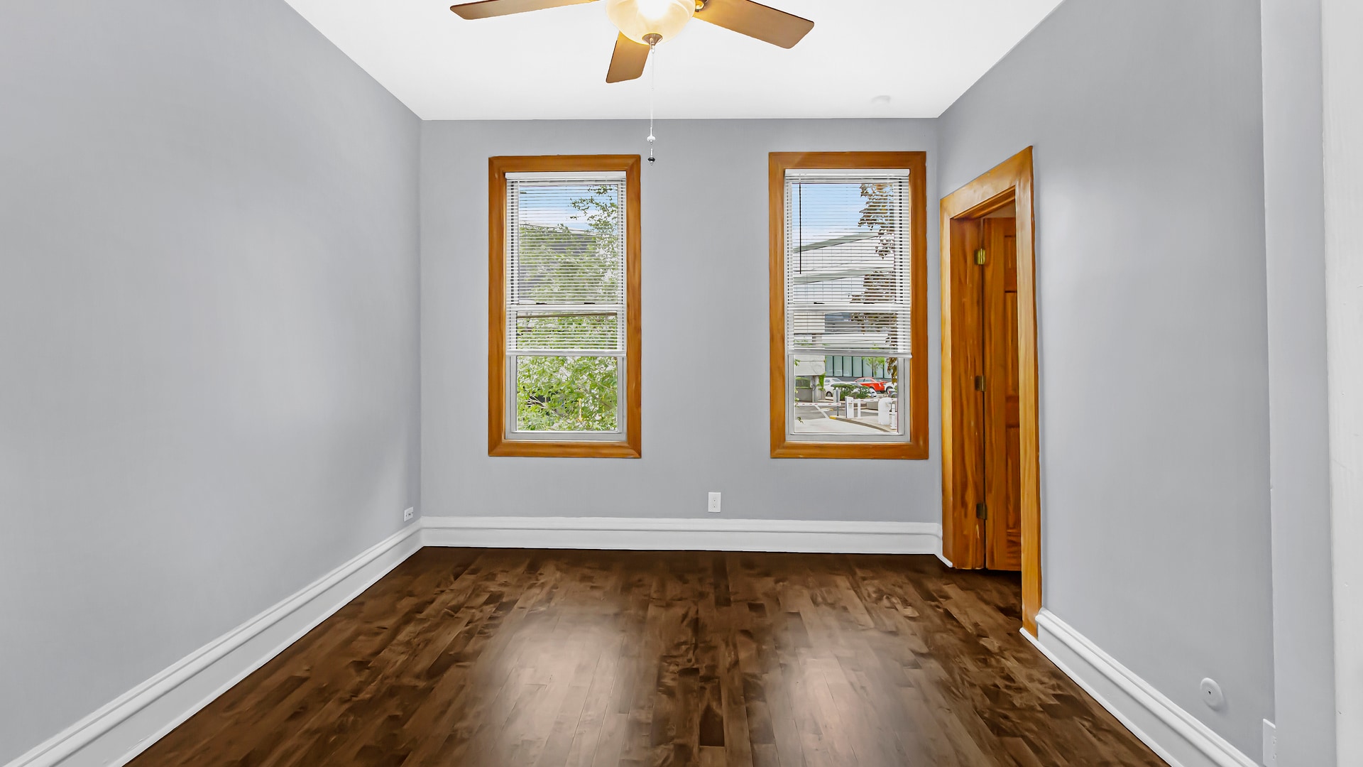 Living Room - 1472 W Webster Ave