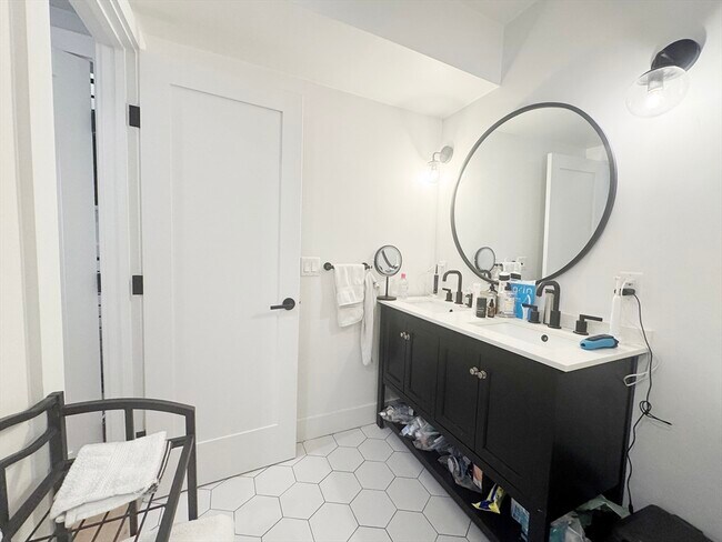 Building Photo - 278 Sumner St