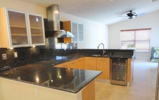 Building Photo - 160 NW 166th Ave