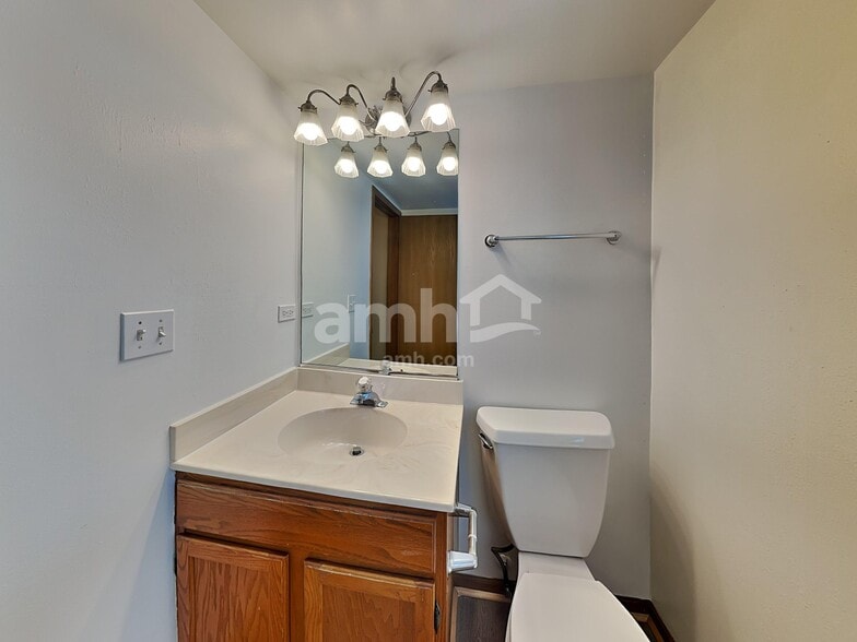 Building Photo - 1201 Darnell Dr