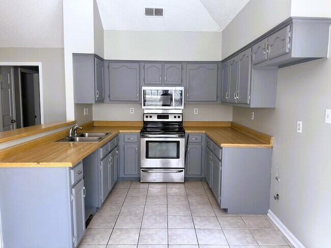 Building Photo - 6625 Chauncey