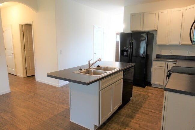 Building Photo - 176 Bur Oak Dr