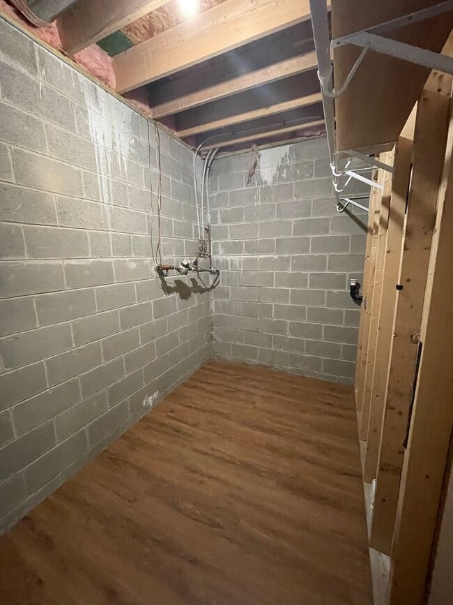 Building Photo - 1513 King Henry Dr