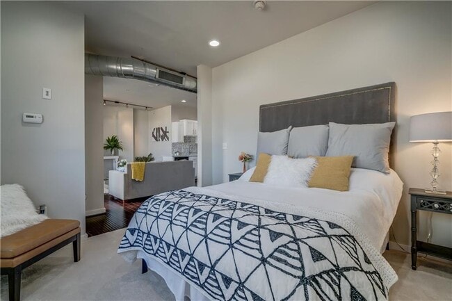 Building Photo - 1 NE 2nd St