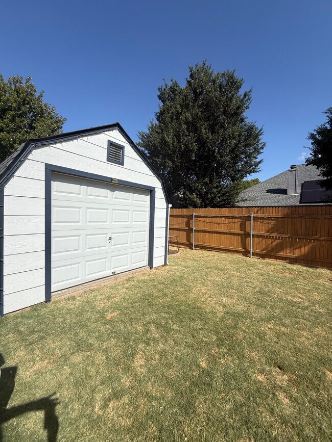Building Photo - Corner-lot home in the desirable Cooper Creek