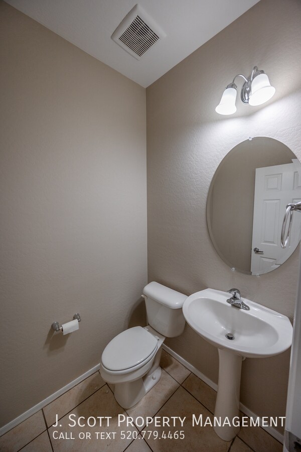 Building Photo - 17737 W Mandalay Ln