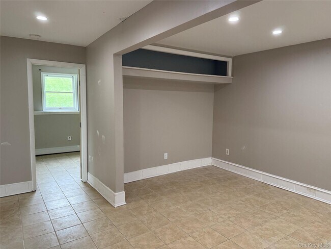 Building Photo - 377 NY-284