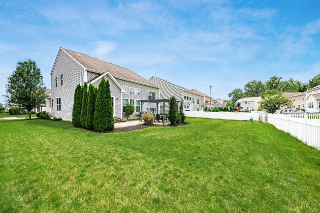 Building Photo - 6138 Longwood Dr