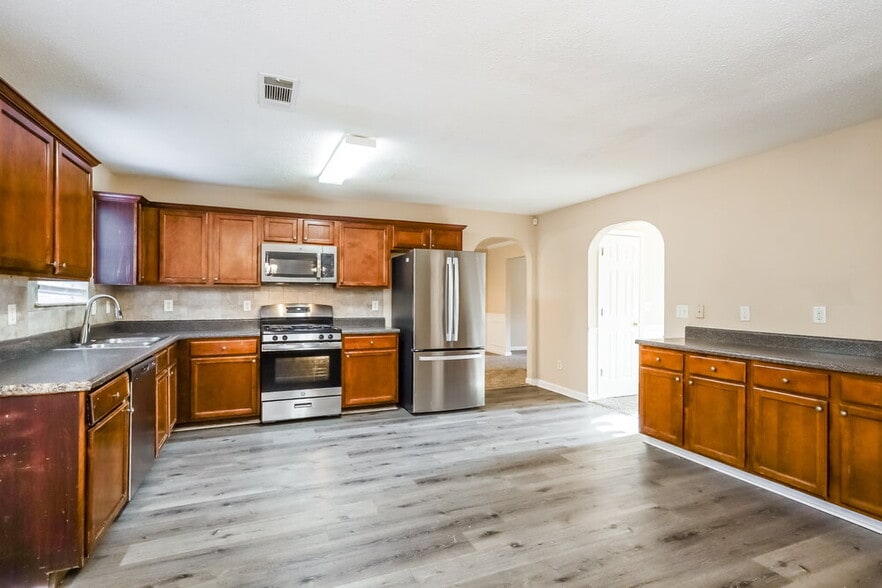 Building Photo - 369 Kentwood Springs Dr