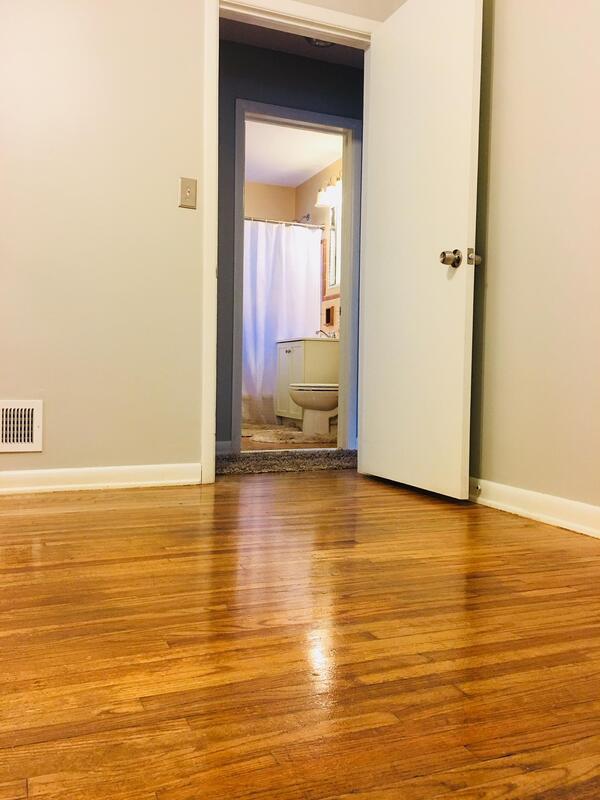 Building Photo - 5624 Lake St