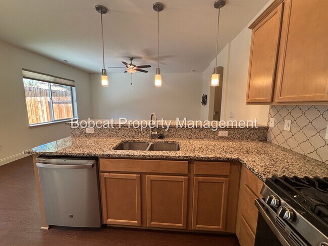 Building Photo - 3 Bed, 2.5 Bath, Townhome Located in Carson City - Mills Landing Community