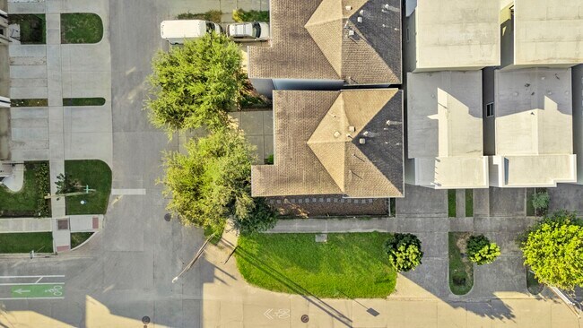 Building Photo - 2119 Hadley St