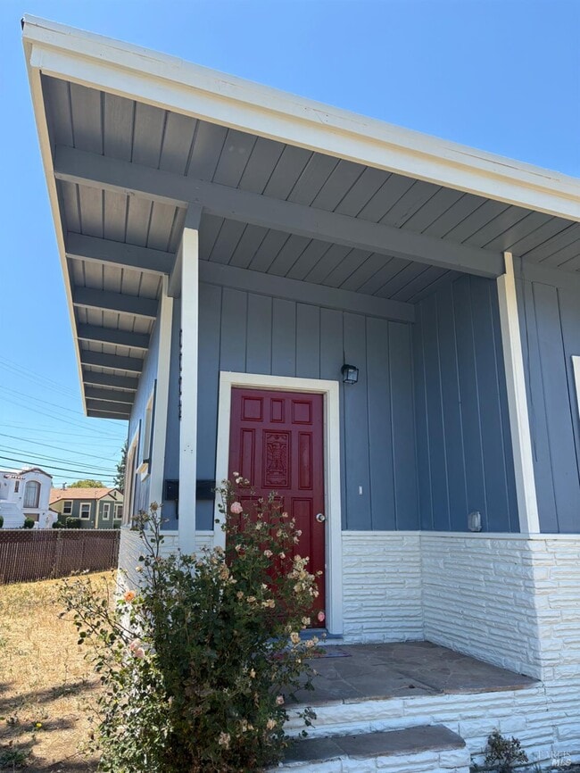 Building Photo - 2228 Georgia St