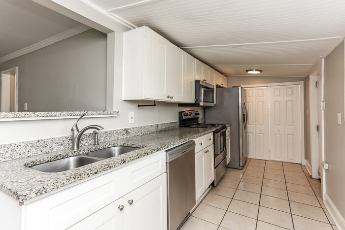 Building Photo - 500 Oak Branch Ct