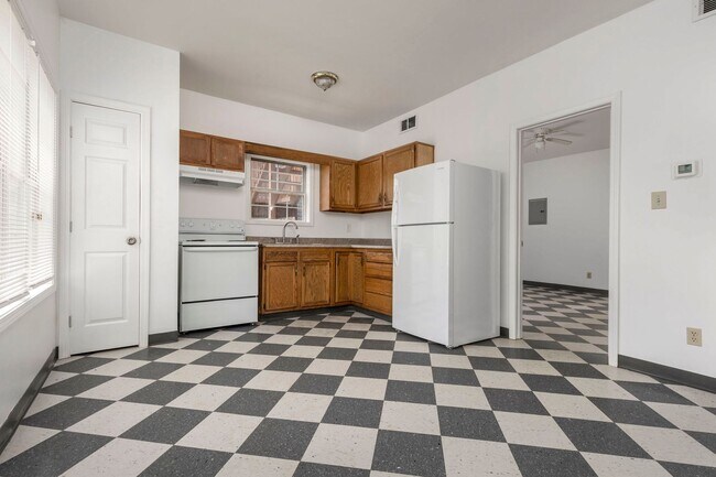 Building Photo - 705 M St