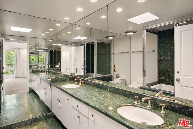 Building Photo - 129 Alta Ave