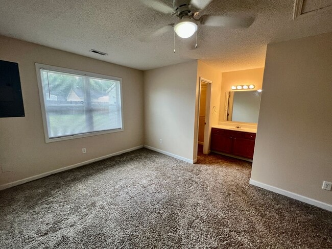 Building Photo - Available Now! 3 Bed, 2 Bath Ranch in the ...