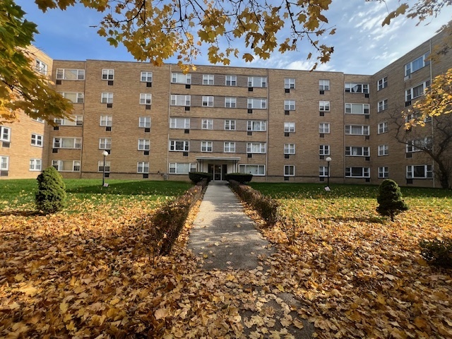 Building Photo - 6161 N Hoyne Ave