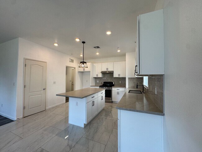 Building Photo - 2469 S Rogers Ln