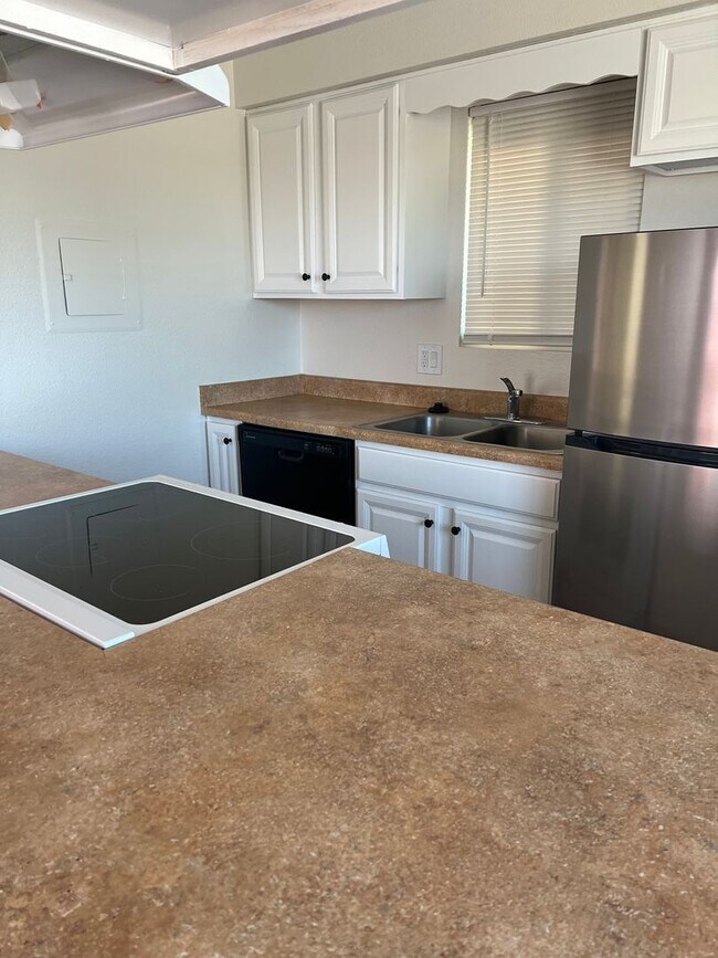 Building Photo - 914 N Belvedere Ave