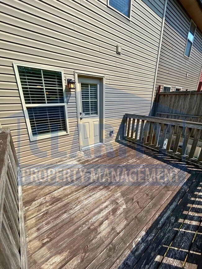 Building Photo - Modern 2-bedroom, 2.5-bath townhome