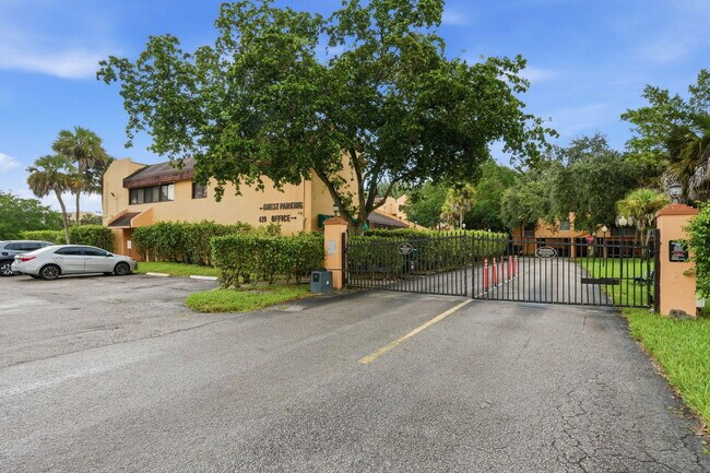 Building Photo - 430 Commodore Dr