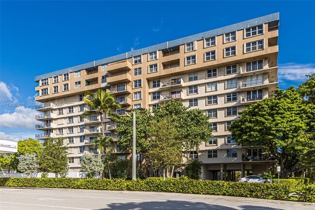 Building Photo - 1625 SE 10th Ave