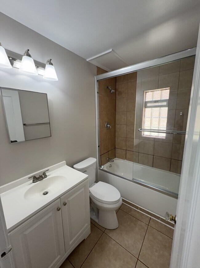 Building Photo - 2769 Losantiville Ave