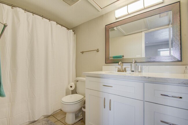 Building Photo - 5807 Beverly Hill St