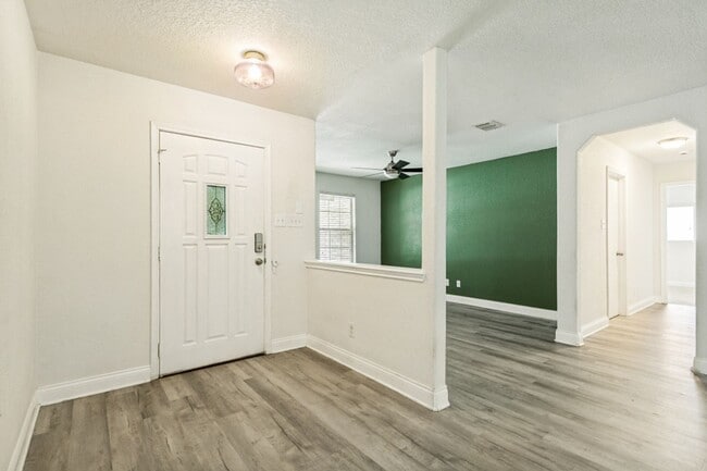 Building Photo - BEAUTIFUL SINGLE STORY HOME IN RETAMA SPRINGS