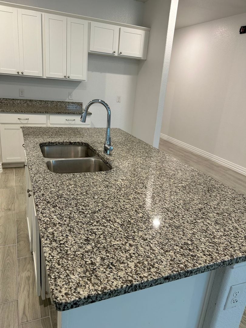 Building Photo - 752 Cascade Ln