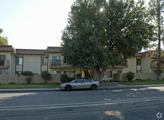 Building Photo - Los Arbolitos Apartments