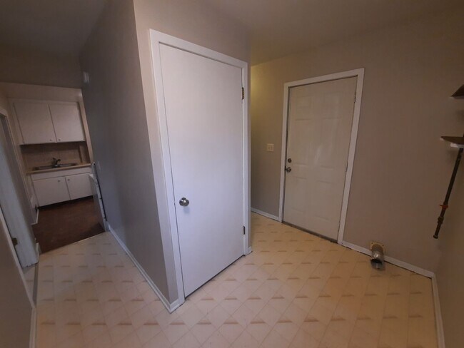 Building Photo - Two Bedroom, One Bathroom Home with fenced yard and shed