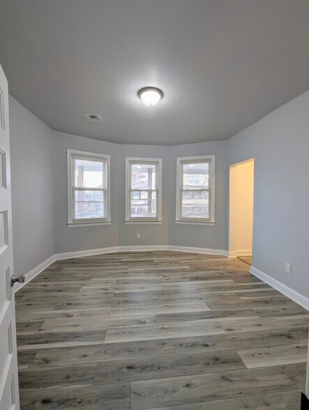 Livingroom 2 - 105 Richelieu Ter